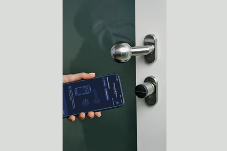 Mit Smartphone Türe öffnen