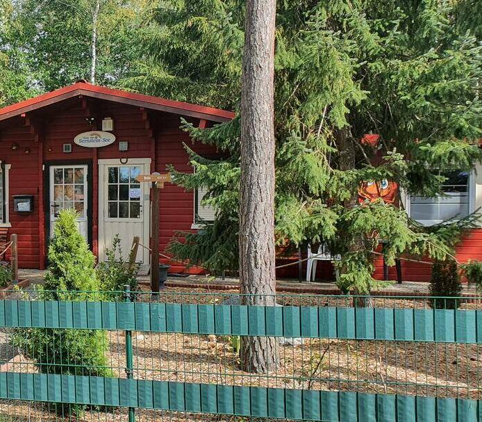 Toegangsdeur en voortuin van het "Haus am Bernsteinsee"