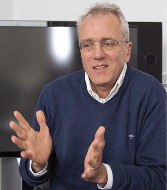 Ludger Voss, der Pionier des batteriebetriebenen digitalen Schließzylinders. Ludger Voss, der Pionier des batteriebetriebenen digitalen Schließzylinders.