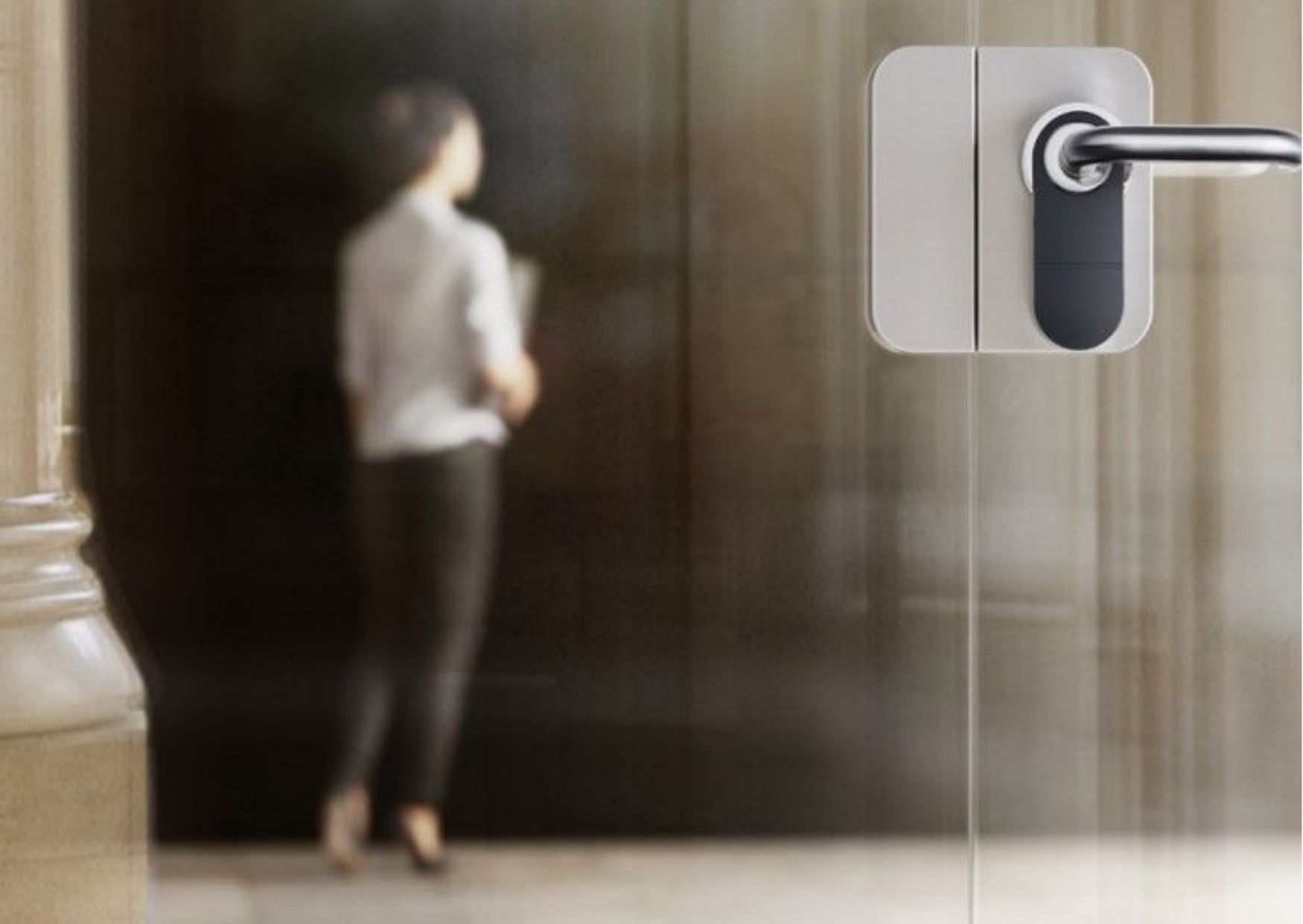 Smartphone opens Digital Cylinder AX