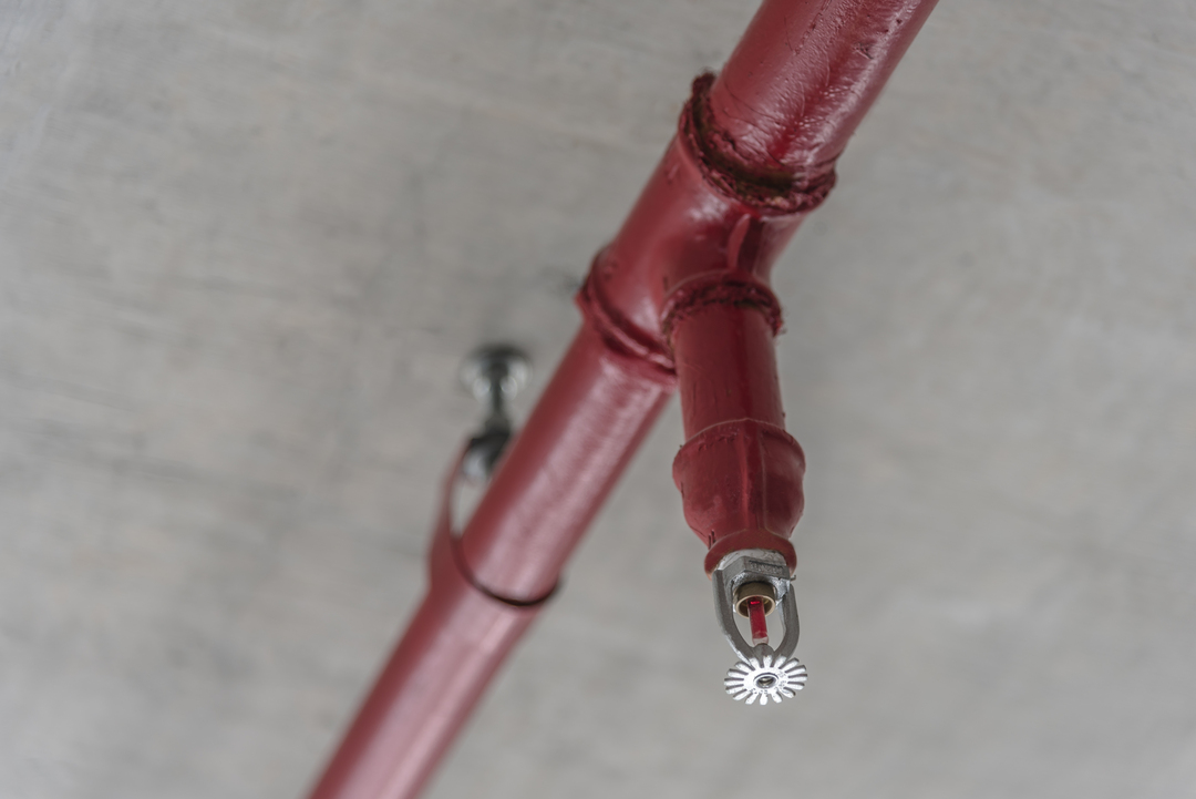 Detailaufnahme roter Sprinkler