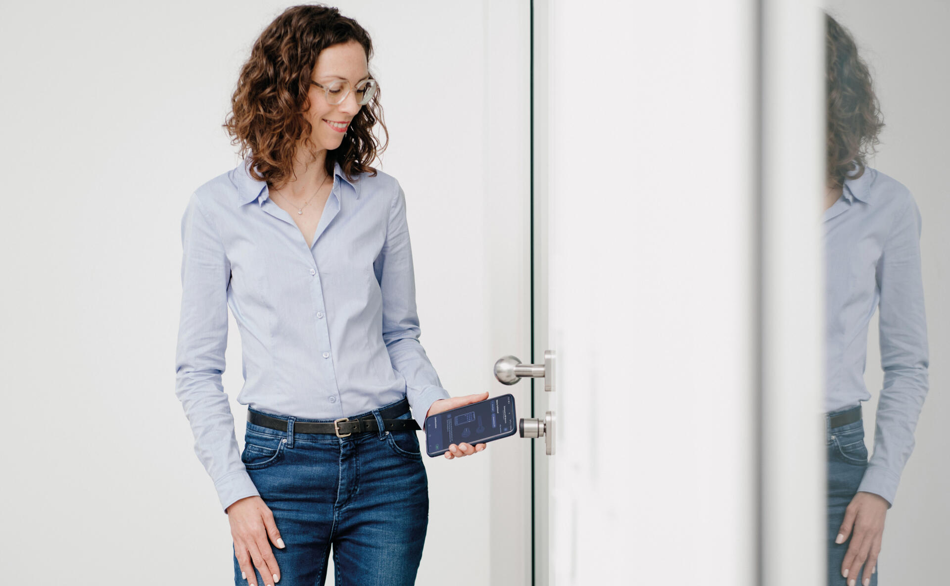 Öffnen einer Tür mit SmartHandle AX mit dem Smartphone