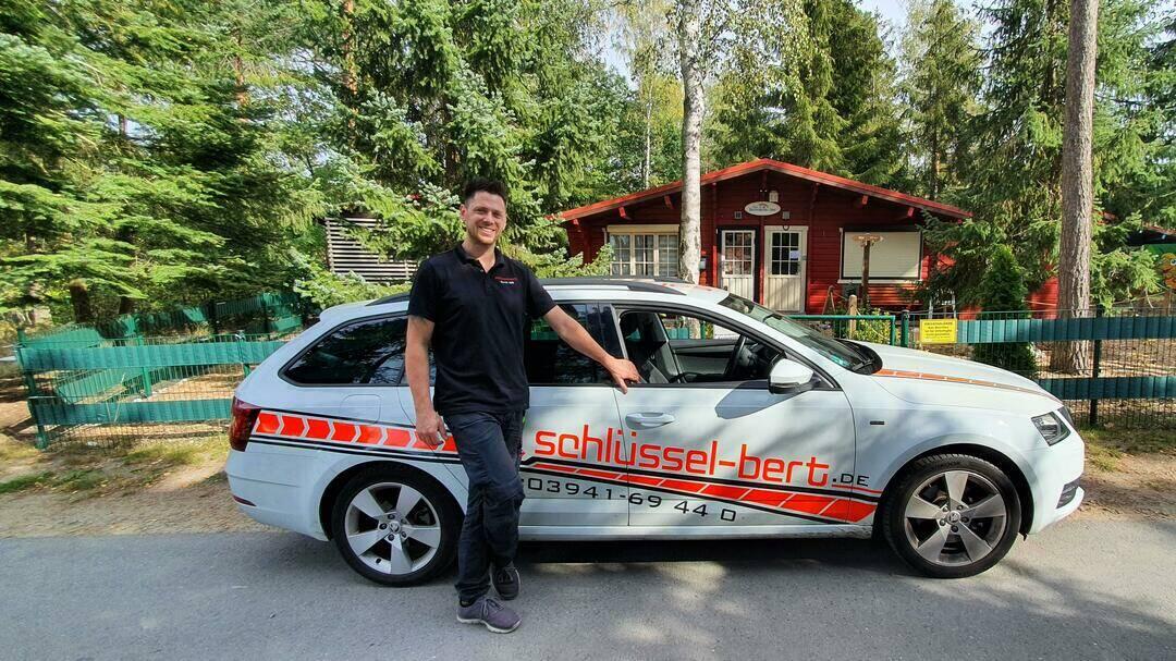 Locksmith standing with car in front of accommodation