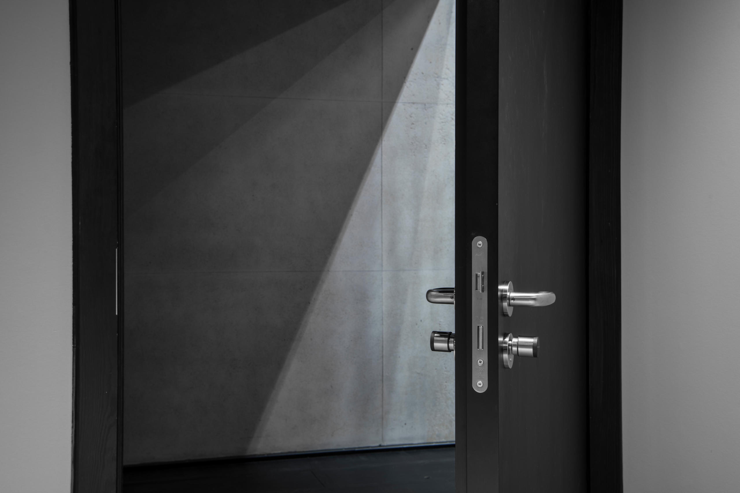 co-living-door co-living-door