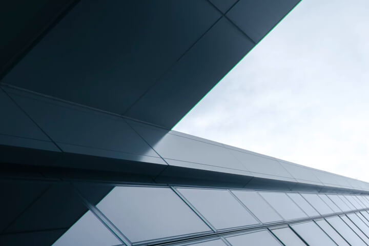 Auch bei komplexen Anforderungen ist die Integration in Ihr digitales Gebäudemanagement problemlos möglich Architekturfoto von Bürogebäude